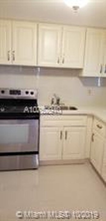 2838 Madison St in Hollywood, FL - Building Photo