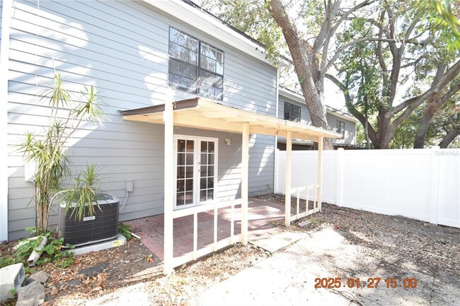 1724 Castle Rock Rd in Tampa, FL - Building Photo - Building Photo