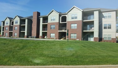 Academy Park Apartments in New Albany, IN - Building Photo - Building Photo