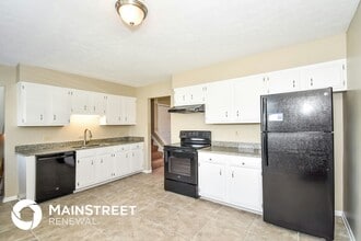 8719 Shadow Creek Way in Louisville, KY - Building Photo - Building Photo