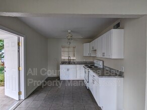 1318 Divot Ln in Tampa, FL - Building Photo - Building Photo