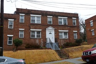 2633 30th St SE in Washington, DC - Building Photo