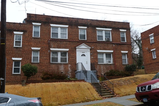 2633 30th St SE