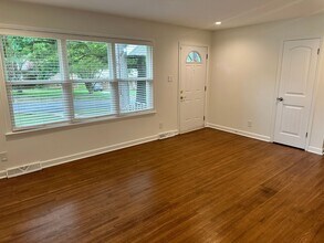 4225 Abbeydale Dr in Charlotte, NC - Building Photo - Building Photo