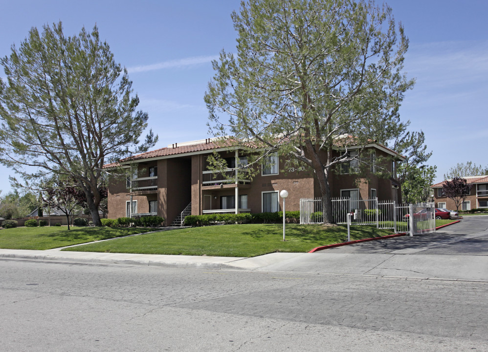 Casa Del Mar in Lancaster, CA - Building Photo