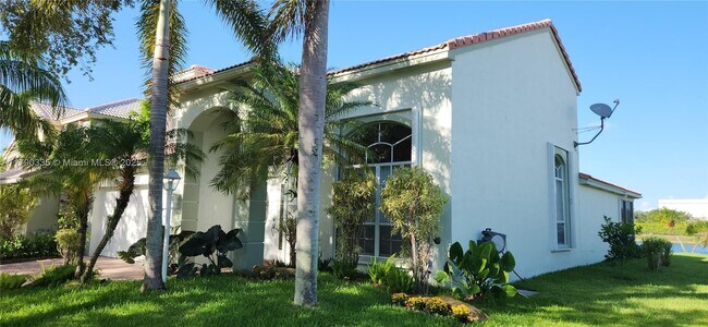 1571 NW 132nd Ave in Pembroke Pines, FL - Building Photo - Building Photo