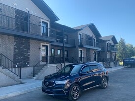 300 Kooiman Av in Cornwall, ON - Building Photo