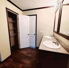 9625 Cape Cod Dr in Fair Haven, MI - Foto de edificio - Building Photo