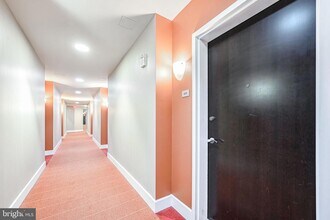 444 W Broad St, Unit 619 in Falls Church, VA - Building Photo - Building Photo