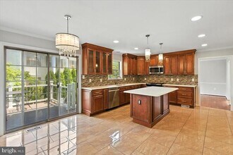 1562 Kingstream Cir in Herndon, VA - Building Photo - Building Photo