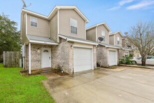 501 Keystone Rd in Mary Esther, FL - Building Photo