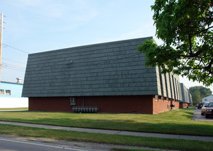 L J Apartments in Bowling Green, OH - Foto de edificio - Building Photo