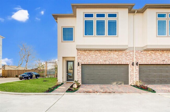 property at 152 Knightsbridge Park Ln