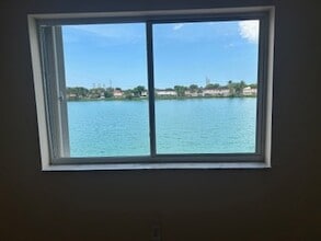 17479 SW 140th Ct in Miami, FL - Foto de edificio - Building Photo