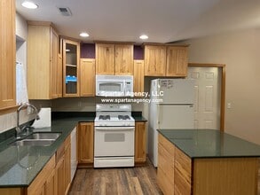 9605 192nd Ave E, Unit A in Bonney Lake, WA - Foto de edificio - Building Photo