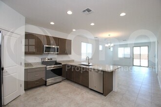 5086 N 88th Dr in Glendale, AZ - Foto de edificio - Building Photo