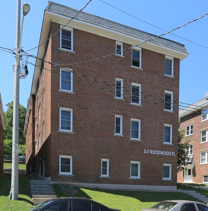 Rockwood Estates in Hamilton, ON - Building Photo
