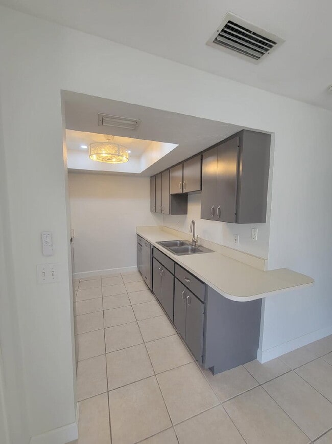 4503 Hale St, Unit 4503 Hale St. in Sarasota, FL - Building Photo - Building Photo