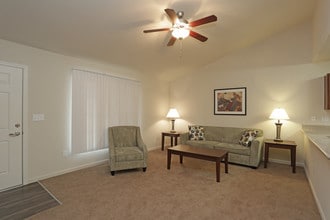 Tollhouse Crossing in Clovis, CA - Foto de edificio - Interior Photo