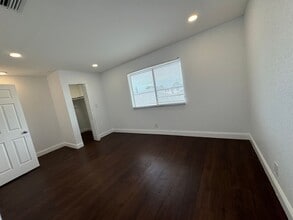 904 E Tiffany Dr in West Palm Beach, FL - Foto de edificio - Building Photo