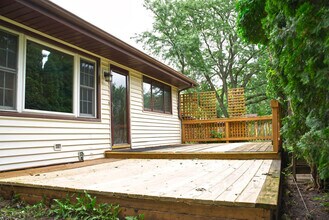 71 Faringdon Dr in Crystal Lake, IL - Building Photo - Building Photo