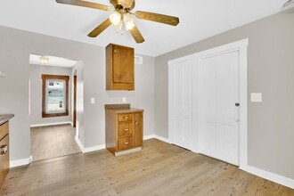 11 Russell Rd in Huntington, MA - Building Photo - Building Photo