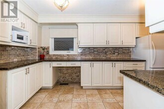 23 Bluesky Crescent in Richmond Hill, ON - Building Photo - Building Photo