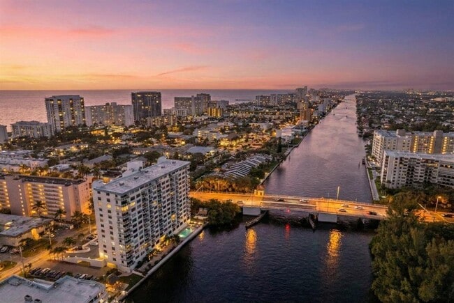 property at 1401 N Riverside Dr