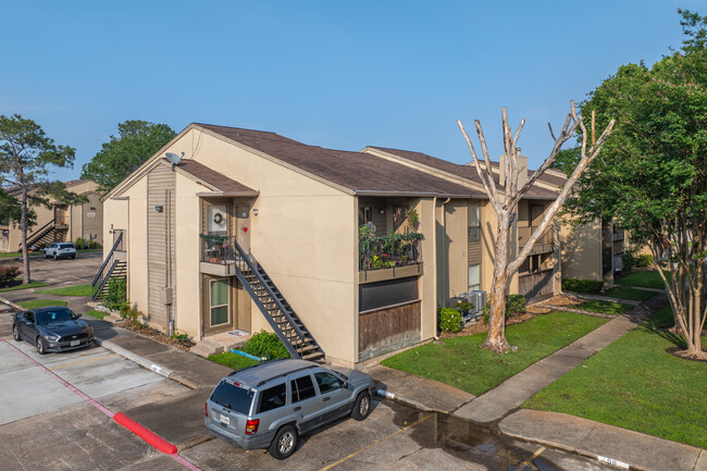 Pebblebrook Condominiums in Seabrook, TX - Building Photo - Building Photo