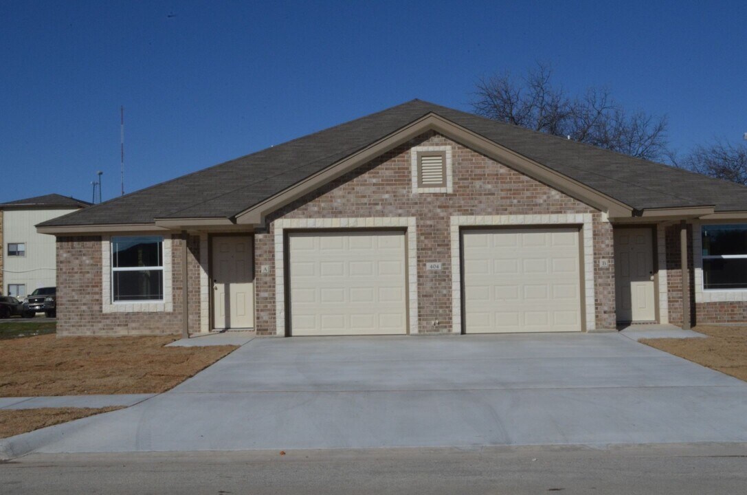 404 W Avenue C in Copperas Cove, TX - Building Photo