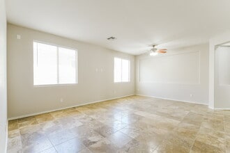 2226 W Oyer Ln in Phoenix, AZ - Foto de edificio - Building Photo