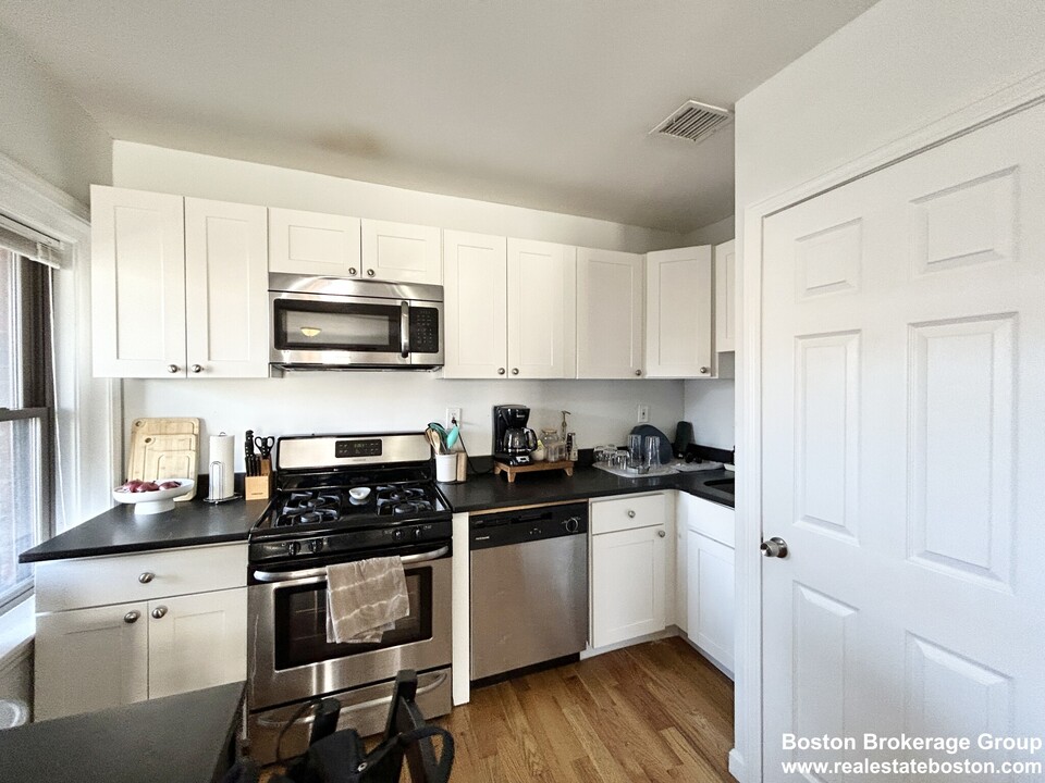 914 Dorchester Ave, Unit 2 in Boston, MA - Building Photo