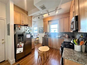 20 Concord Ave, Unit 2 in Somerville, MA - Foto de edificio - Building Photo