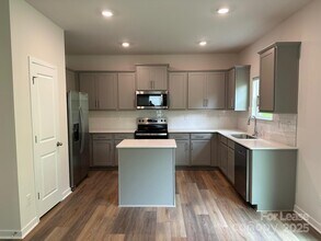 126 Rustling Waters Dr in Mooresville, NC - Building Photo - Building Photo