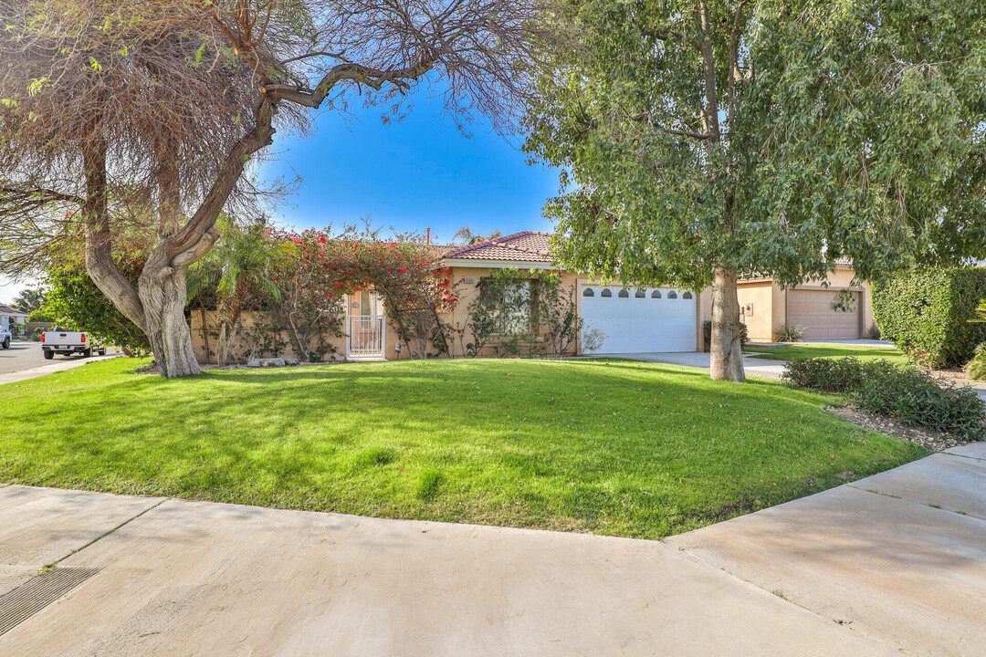 45605 Deerbrook Cir in La Quinta, CA - Foto de edificio