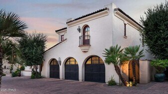 4949 E Lincoln Dr in Scottsdale, AZ - Building Photo
