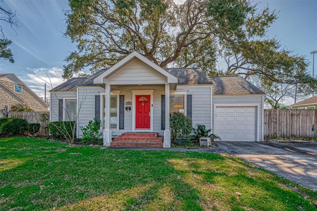 235 W 30th St in Houston, TX - Building Photo