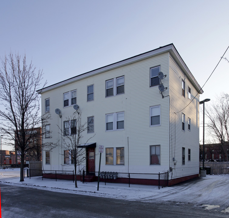 10 Tuxedo Ave in Providence, RI - Foto de edificio