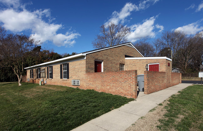 Lomax Gardens in Charlotte, NC - Foto de edificio - Building Photo