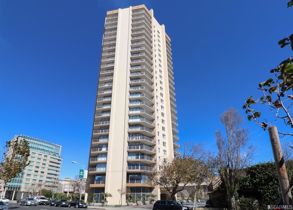 1200 Gough St in San Francisco, CA - Building Photo