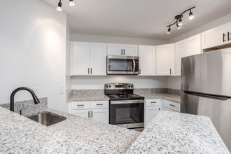 Royal Point Apartments in Kingsland, GA - Building Photo - Interior Photo