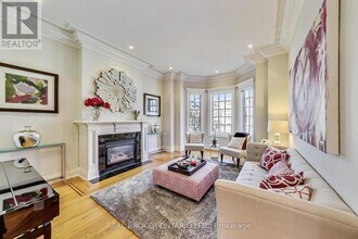 21 Farnham Ave in Toronto, ON - Building Photo - Building Photo