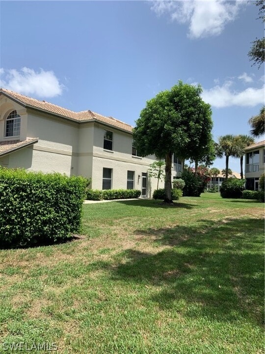 7762 Gardner Dr in Naples, FL - Building Photo