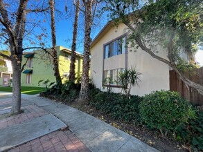 19406 Gilmore St in Reseda, CA - Foto de edificio - Building Photo