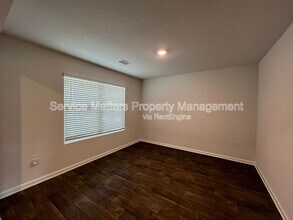 7571 Oak Lake Blvd in Bellview, FL - Building Photo - Building Photo
