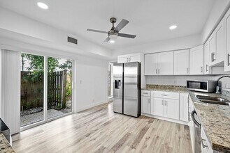 6165 Old Court Rd in Boca Raton, FL - Building Photo - Building Photo