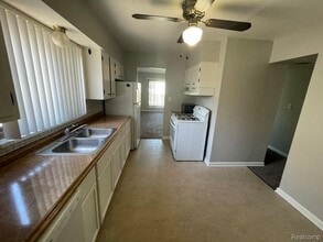 59 W Harwood Ave in Madison Heights, MI - Building Photo - Building Photo