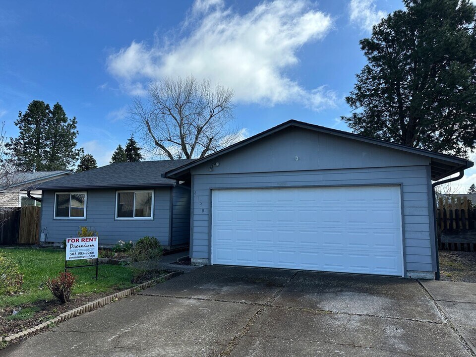 6130 McLeod Ln NE in Keizer, OR - Building Photo