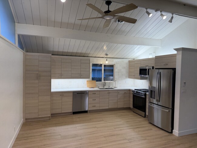 property at 617 Gravilla Pl