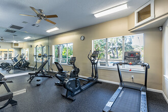 5612 Pinnacle Heights Cir in Tampa, FL - Foto de edificio - Building Photo